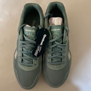 Reebok Classic Sneakers